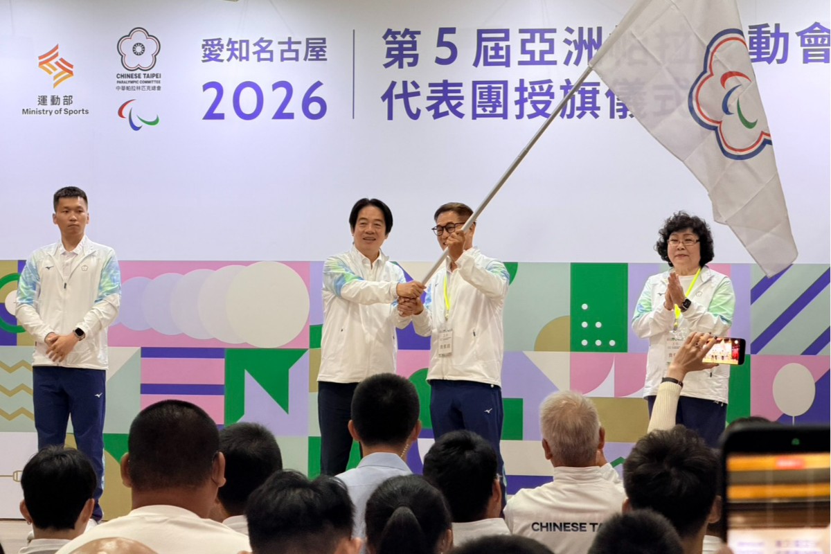 運動部今天(14日)舉行我國代表團授旗典禮,由總統賴清德親自授旗,並致贈20萬元加菜金。(記者蘇瑞雯拍攝)